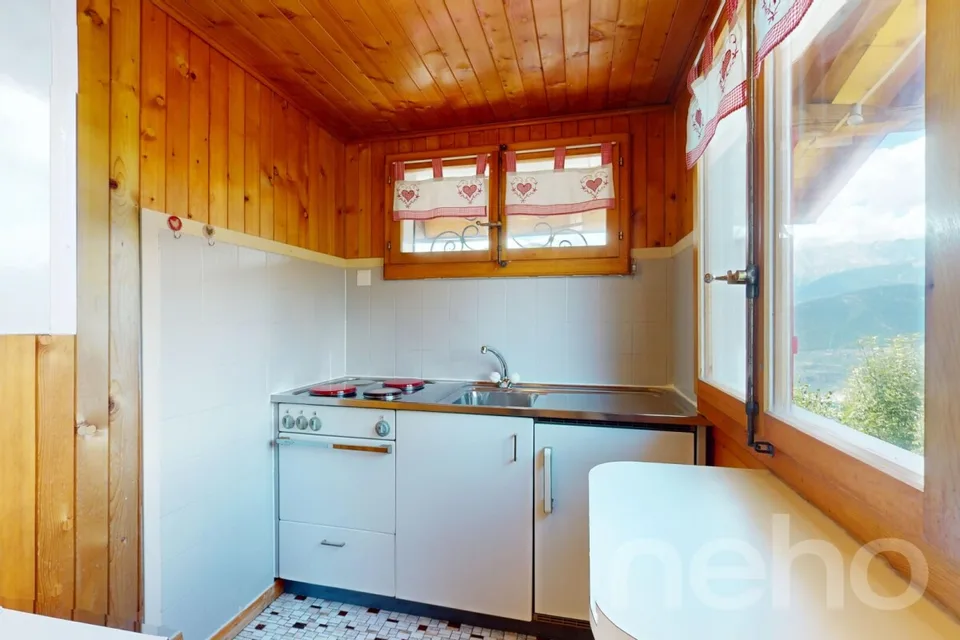 Renovierte Berghütte mit Blick auf die Gipfel, ideal für eine Zweitwohnung
