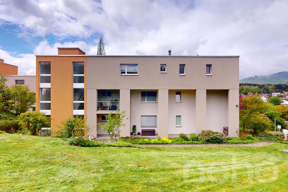 La tua nuova casa con un ampio balcone e una vista panoramica
