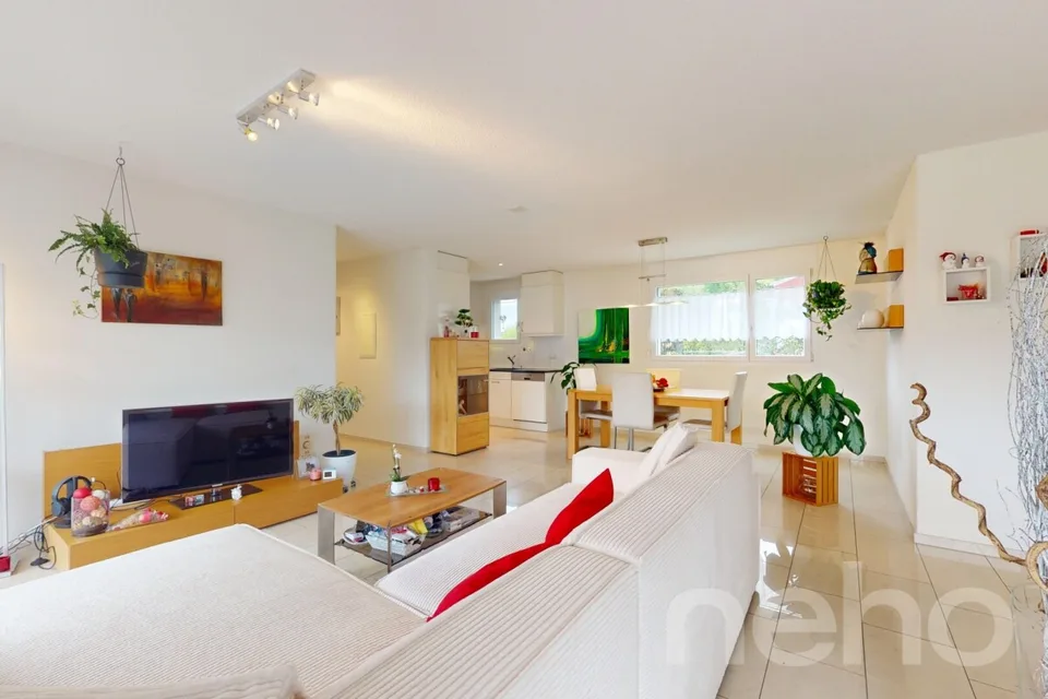 La tua nuova casa con un ampio balcone e una vista panoramica