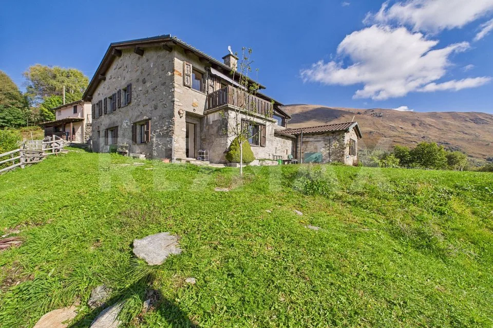 Rustici di Charme a Gola di Lago  Eleganza, Tradizione e Tecnologia nel Cuore della Capriasca