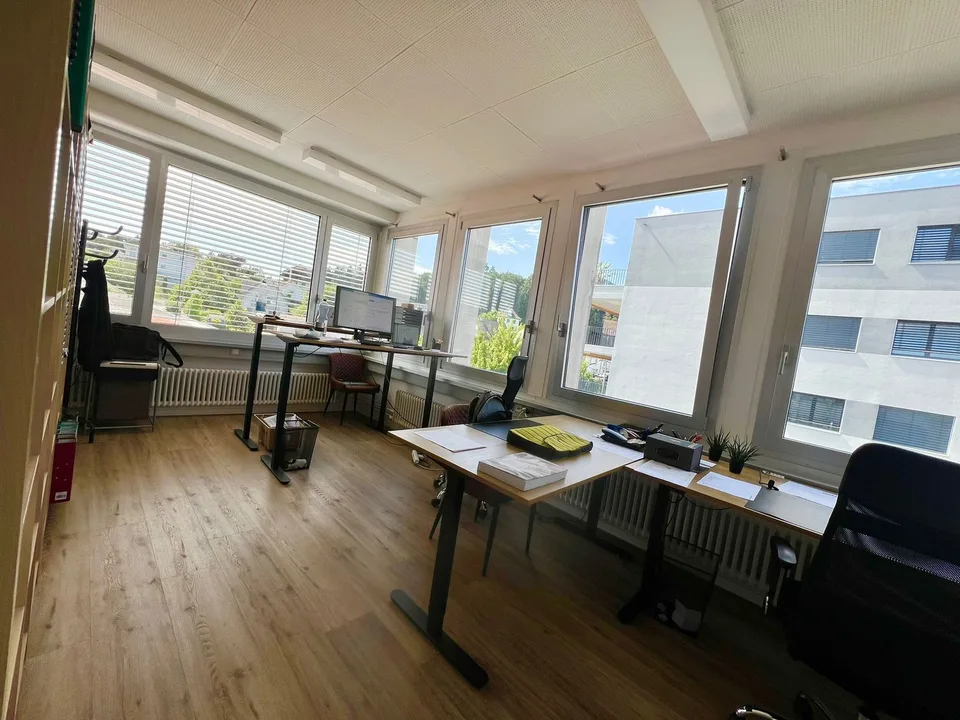 Helles Büro mit 2 Zimmern an zentraler Lage in Seon