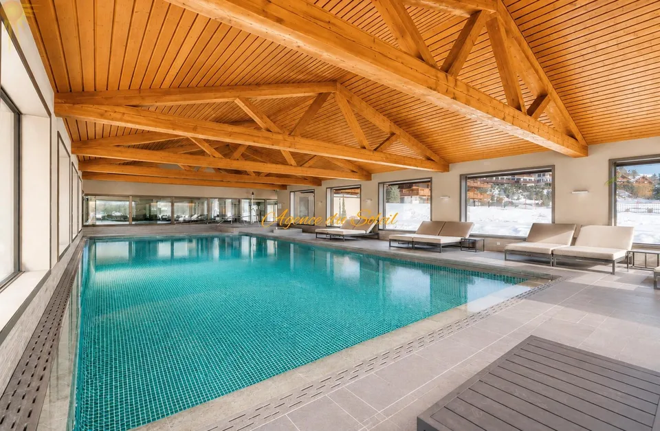 Luxueux appartement de 5.5 pièces en plein centre de la station et en bordure directe du golf !