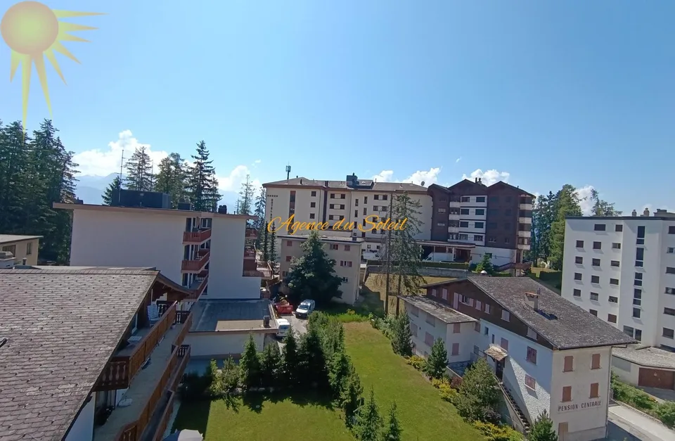 Plein coeur de Crans ! Élégant appartement de standing de 3,5 pièces avec vaste terrasse orientée est!