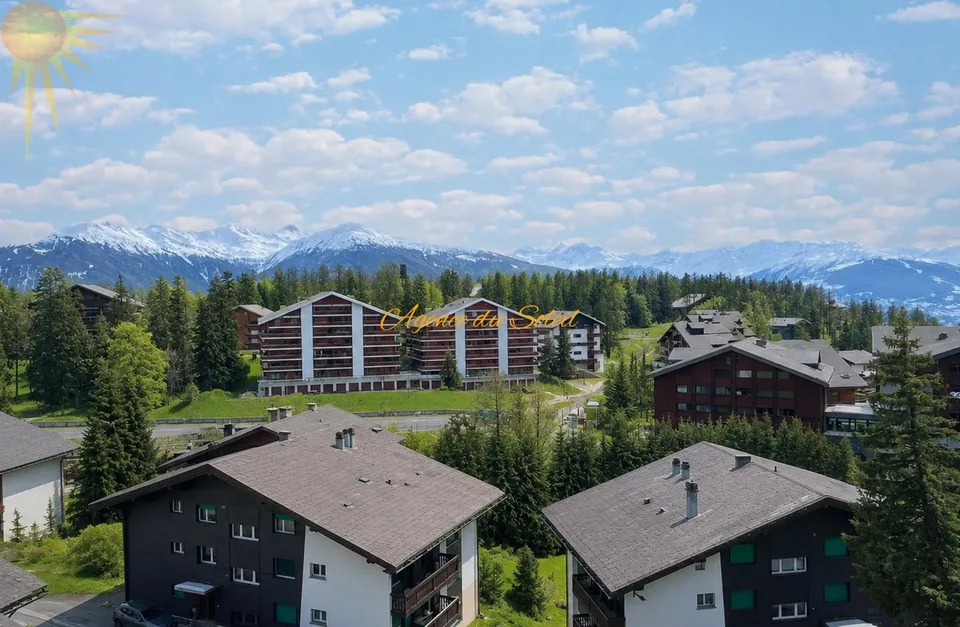 Lumineux appartement traversant de 4,5 pièces avec 2 balcons (nord/sud) à proximité du Régent à Crans !