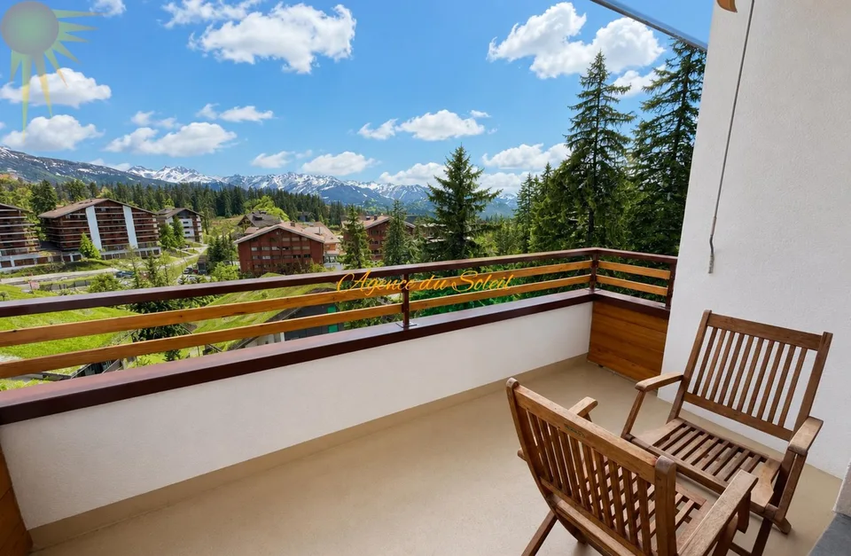 Lumineux appartement traversant de 4,5 pièces avec 2 balcons (nord/sud) à proximité du Régent à Crans !