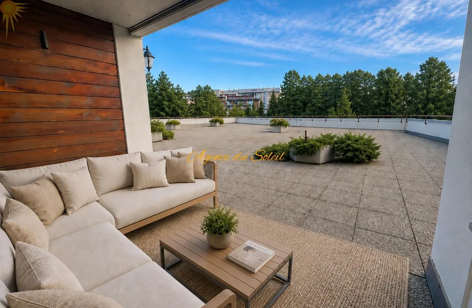 Cadre idéal pour ce lumineux 5.5 pièces d'angle avec grande terrasse plein sud !