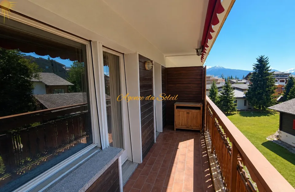 Au coeur de Crans, spacieux appartement traversant (est-ouest) de 2.5 pièces avec 2 balcons !