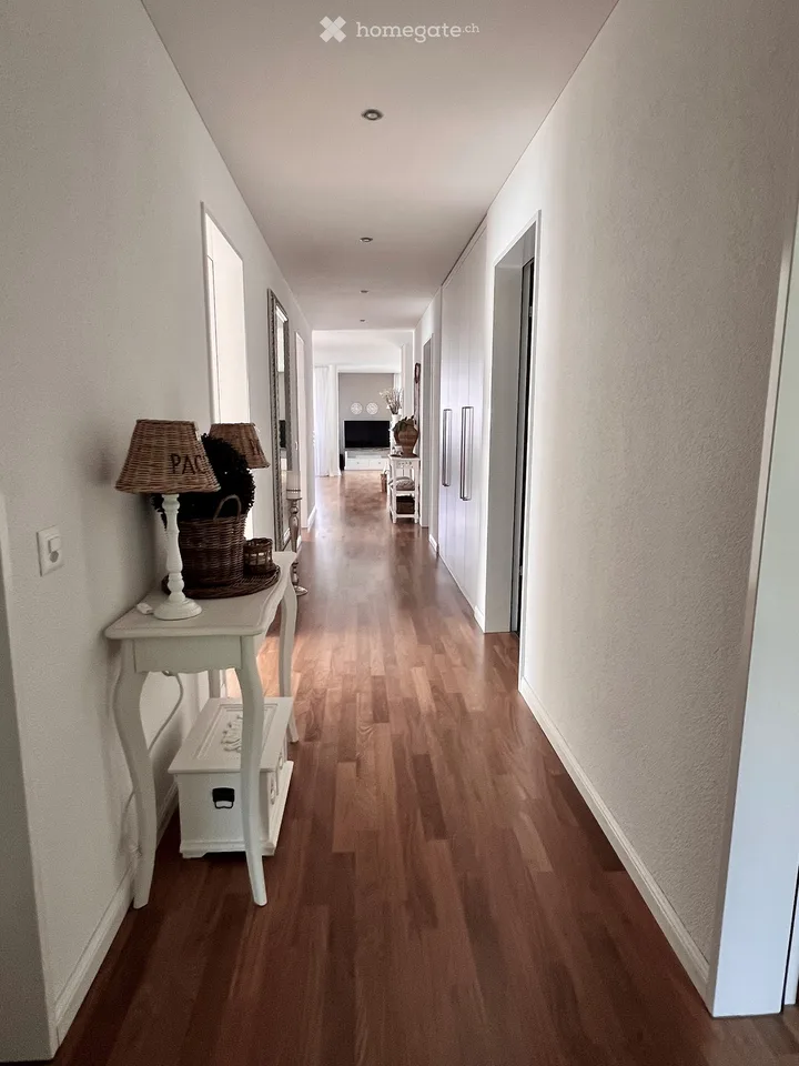 Ampio appartamento di 5.5 locali con balcone in una zona tranquilla