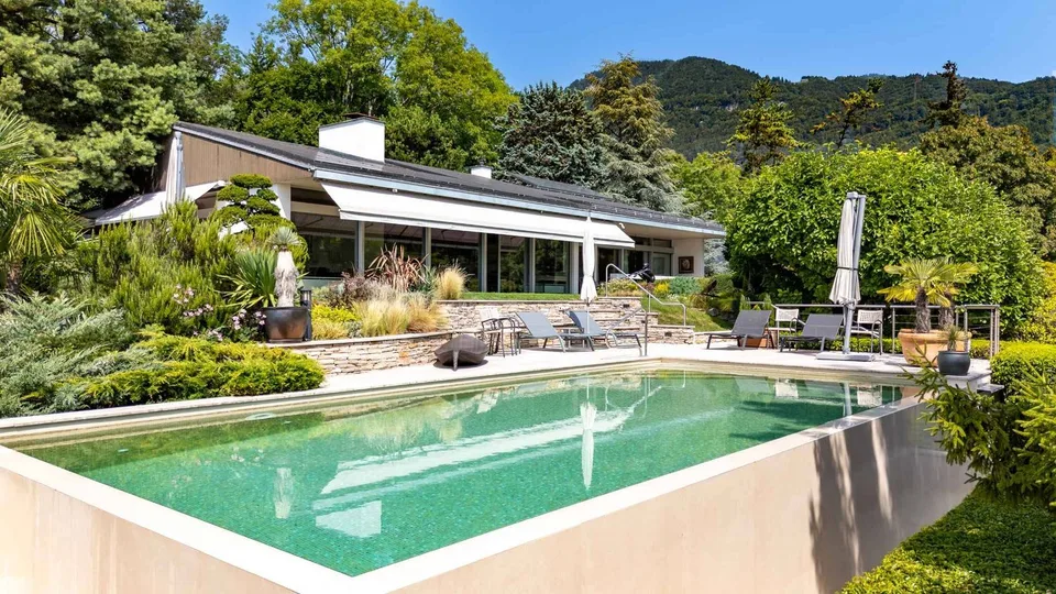 Superba proprietà di 7,5 locali con piscina - potenziale di sviluppo