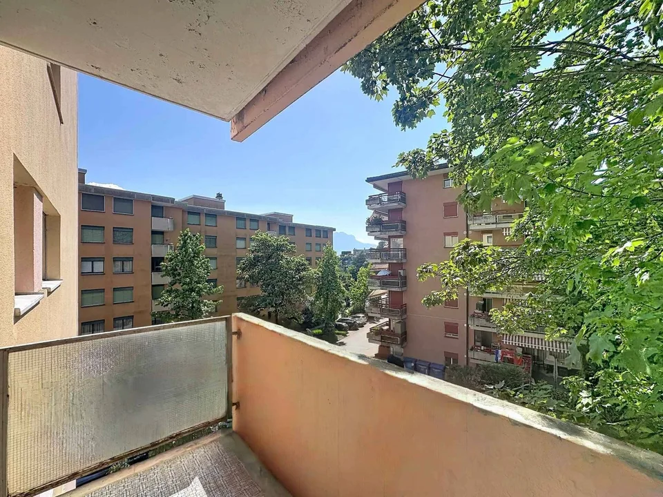 4.5 p de 91 m2 à rénover - 2 balcons  + 1 Garage box
