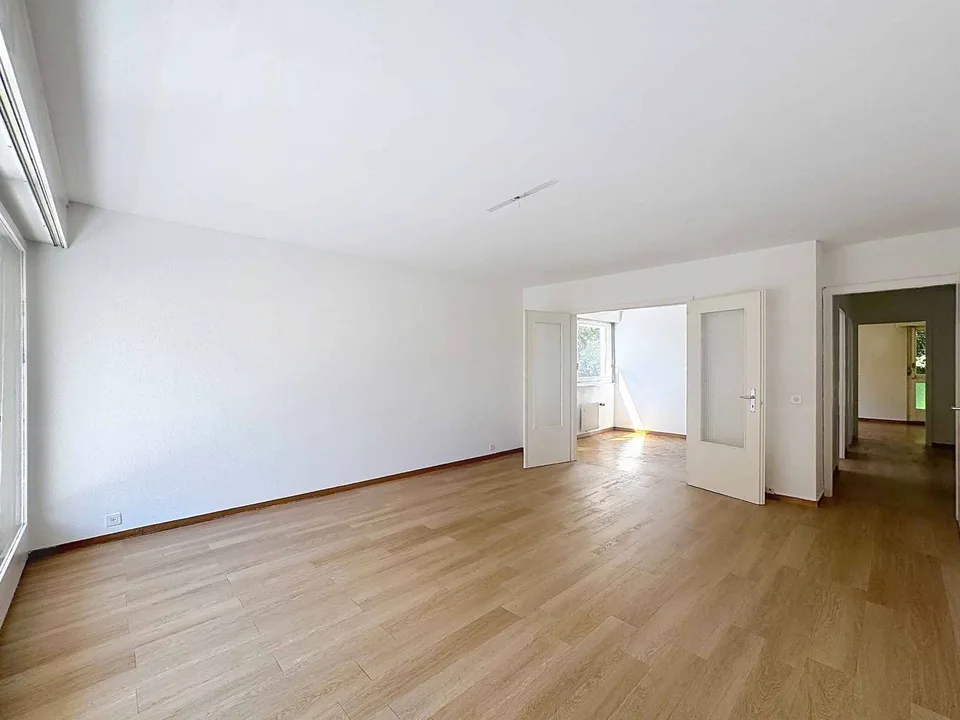 4,5 Zimmer von 91 m2 zu renovieren - 2 Balkone + 1 Garagebox