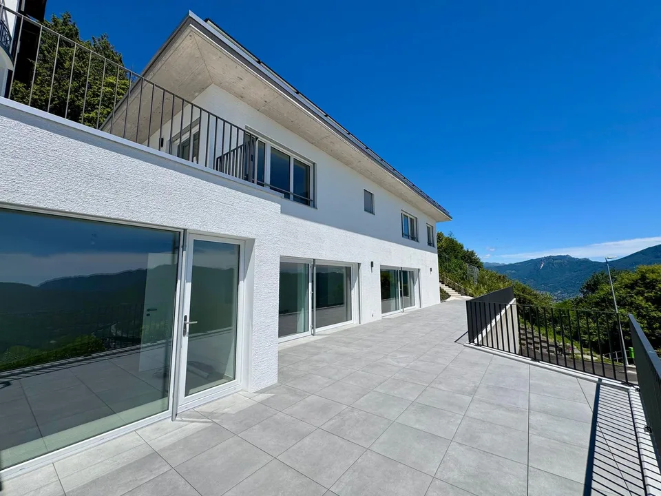 Cademario – Esclusiva villa con piscina e spettacolare vista lago