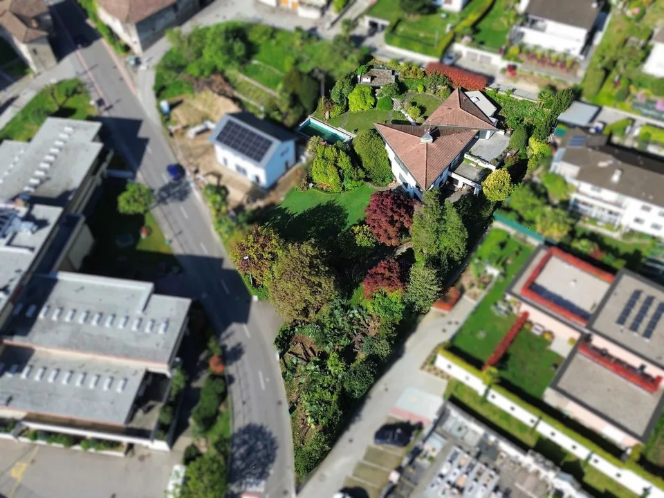 Agno - Affascinante villa anni '50 con splendido terreno