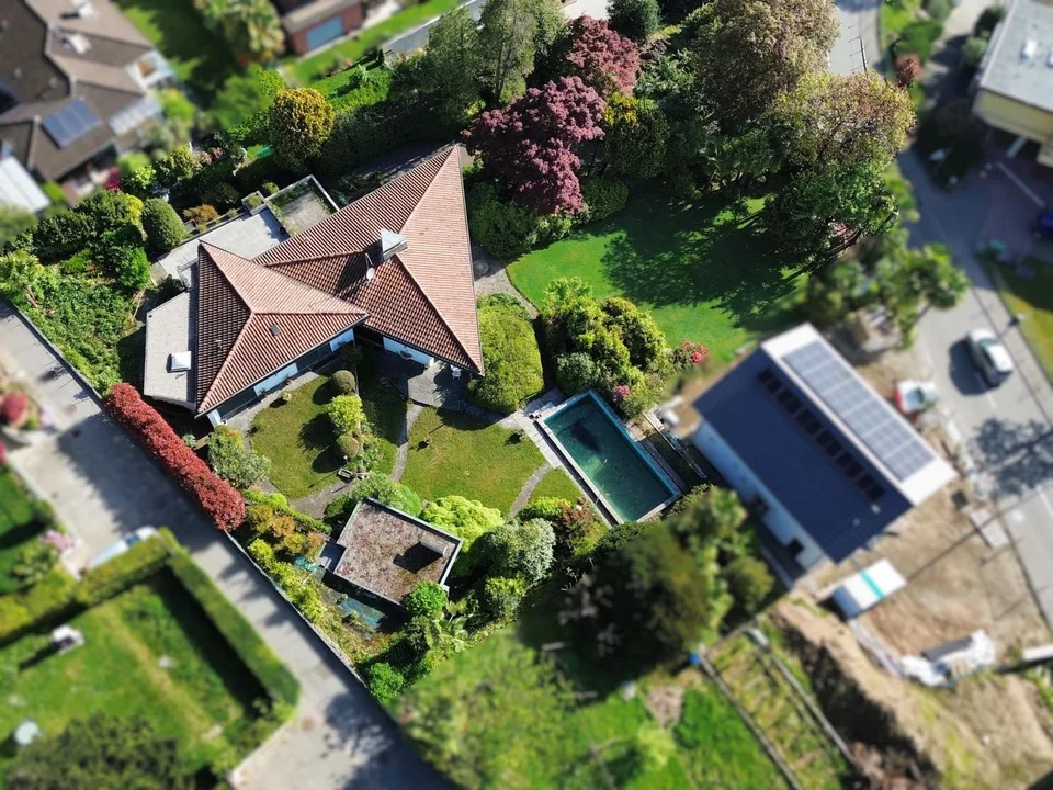Agno - Affascinante villa anni '50 con splendido terreno