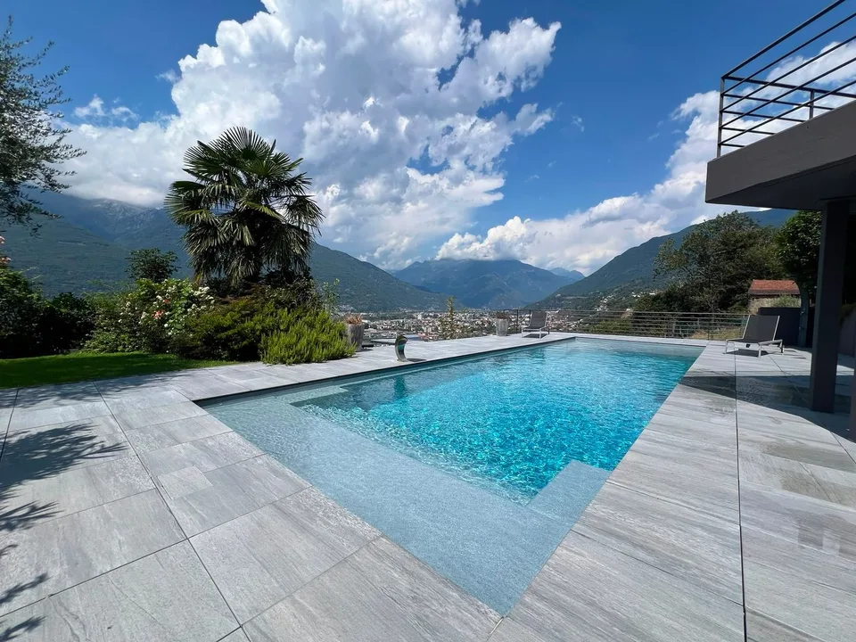 Bellinzona - Camorino - Doppelhaushälfte mit zwei unabhängigen Wohnungen, atemberaubender Panoramablick und Swimmingpool