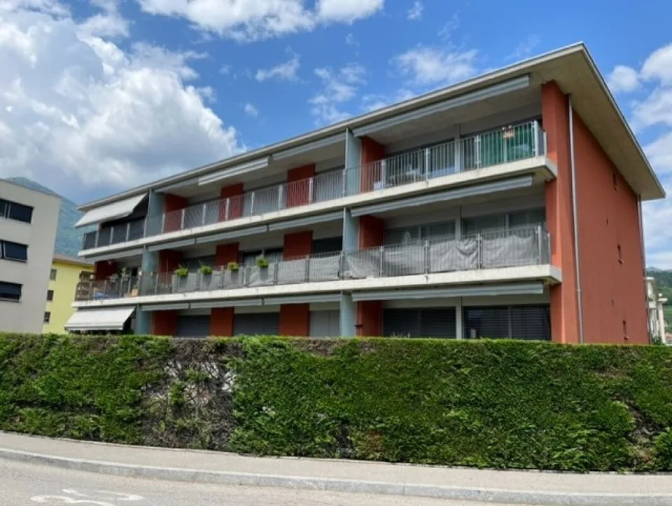 Lamone - Parcheggi esterni in affitto