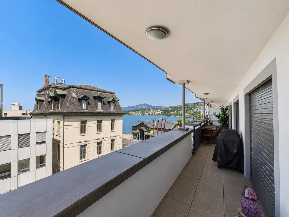 Splendido attico con vista sul lago