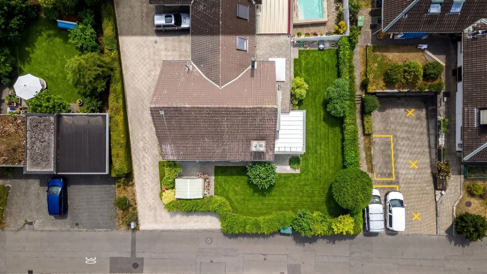 Charmantes 6.5-Zimmer-Haus mit traumhaftem Garten in Feldbrunnen