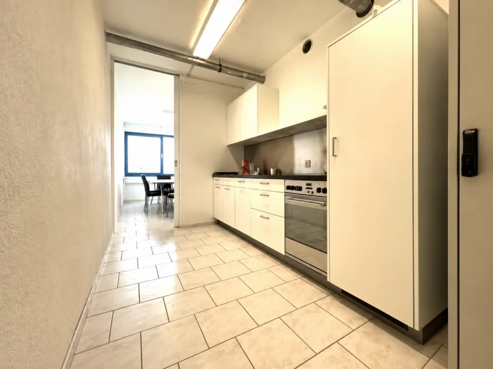 Verwaltungs/Büro 4 Räume 200 m2 in Kerzers