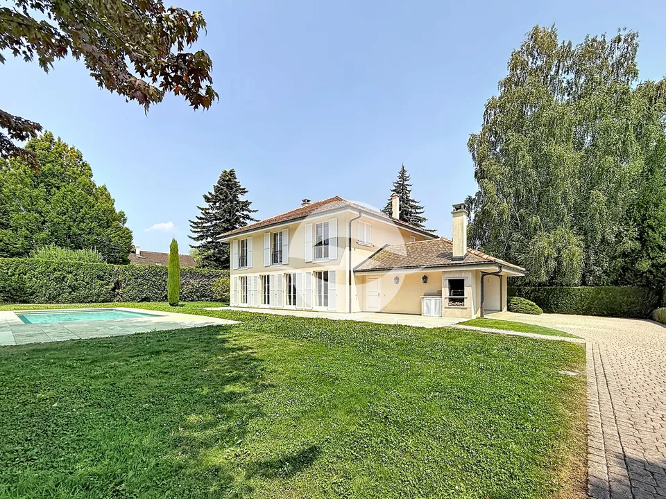 Magnifique villa individuelle avec 4 chambres et piscine