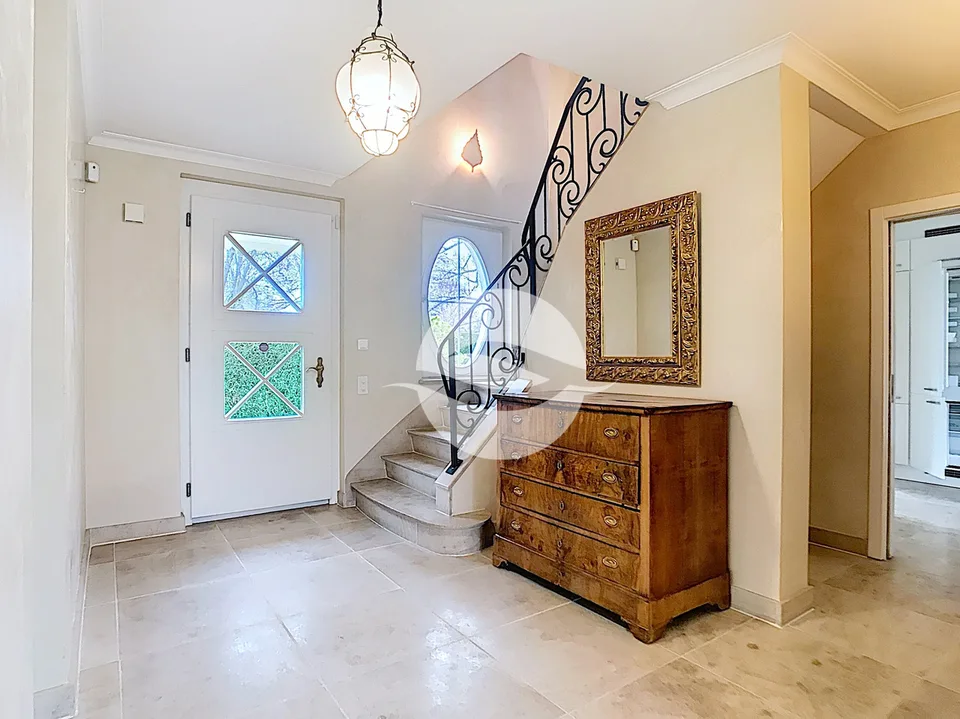 Magnifique villa individuelle avec 4 chambres et piscine – Foto 23 von 26