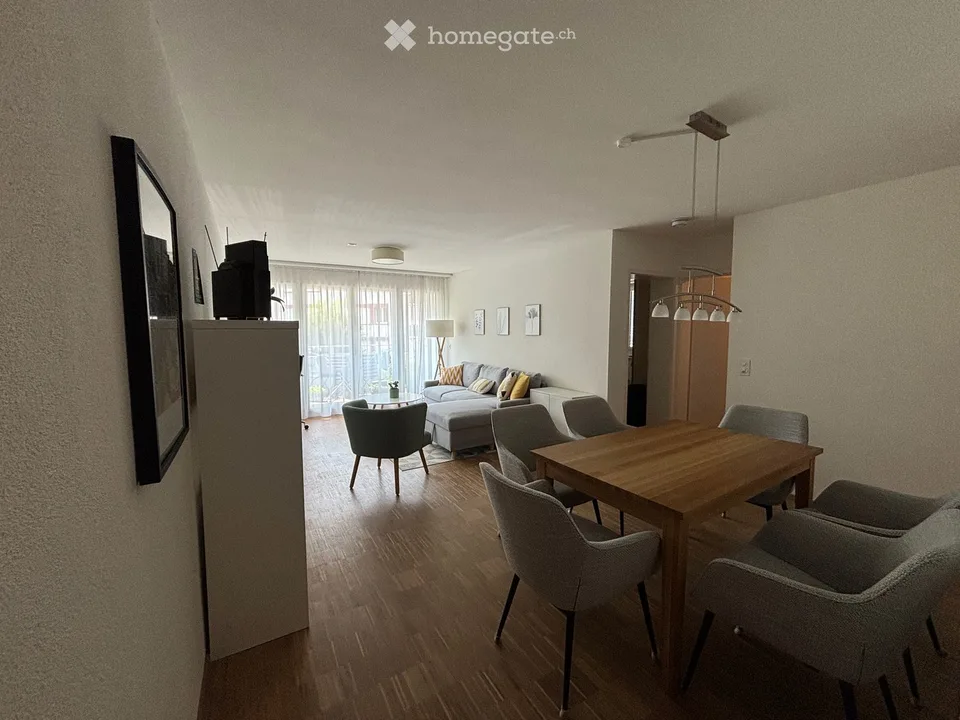 Appartamento moderno e luminoso di 3,5 locali con balcone a Dübendorf
