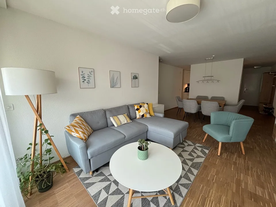 Appartamento moderno e luminoso di 3,5 locali con balcone a Dübendorf