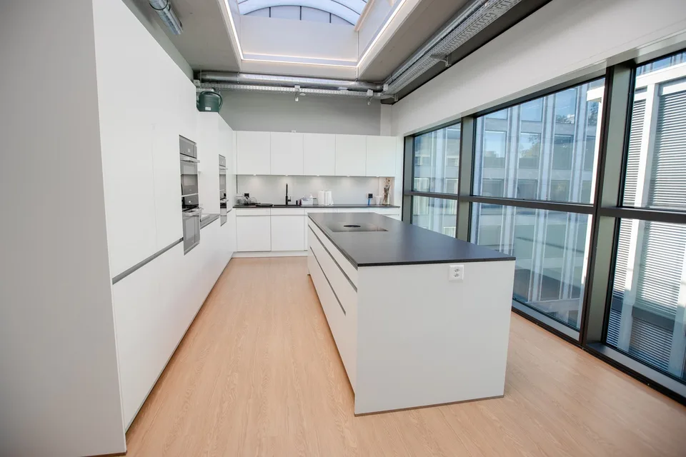 Exklusive Büro- und Showroomflächen mit Autolift bis zu 5'700 m² – photo 6 sur 10