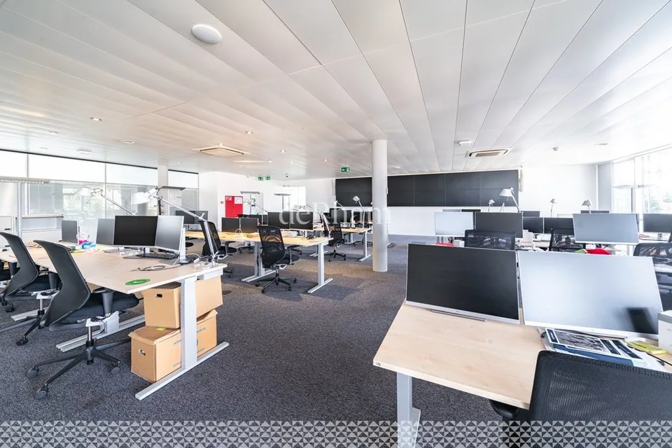 Uffici moderni di ca. 1120 m2 vicino alla stazione CFF