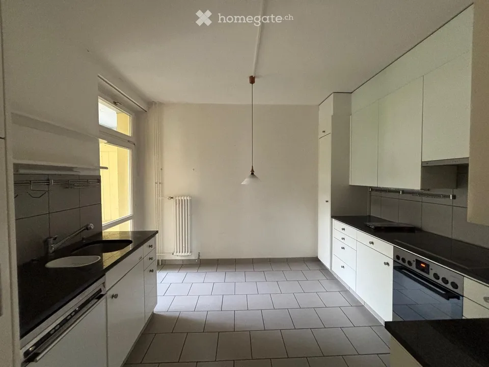 Appartamento di 5 locali con balcone e loggia in una posizione tranquilla a St. Gallen