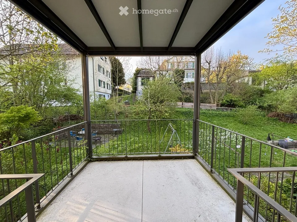 Appartamento di 5 locali con balcone e loggia in una posizione tranquilla a St. Gallen