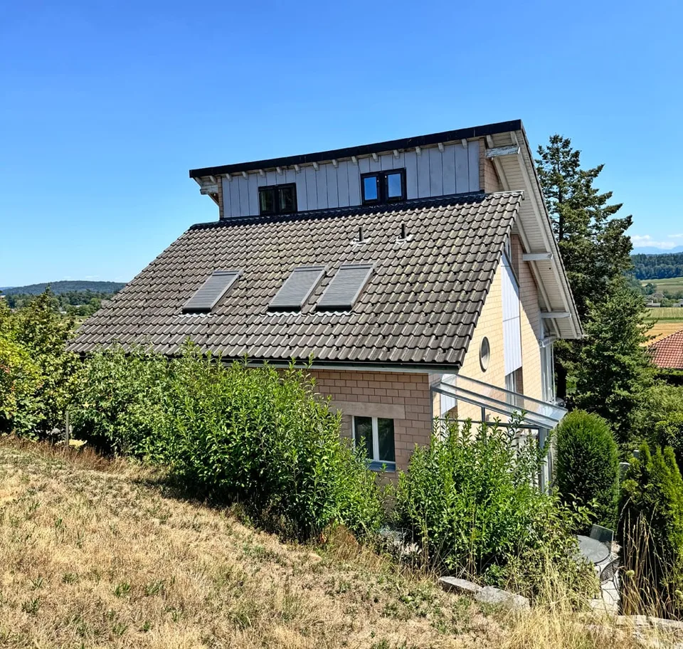 Casa unifamiliare di 5,5 locali con appartamento studio e vista panoramica invidiabile