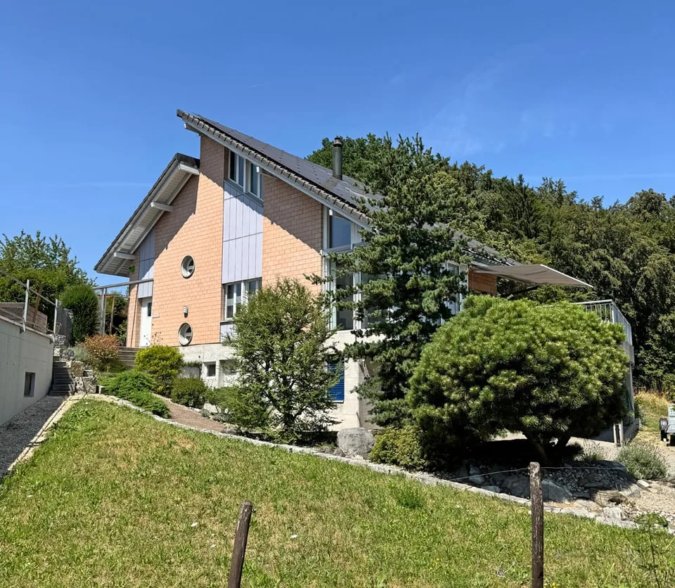 5.5 Zi. EFH mit Studiowohnung und beneidenswerter Weitsicht