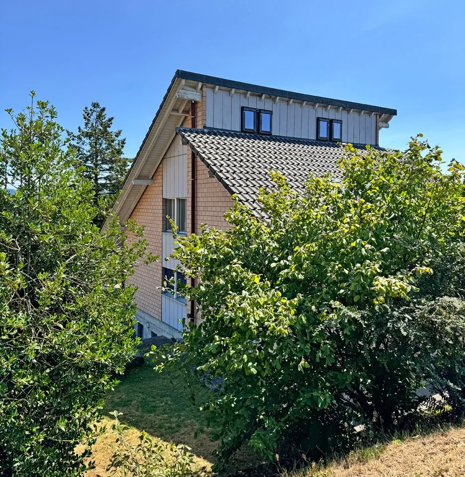 Casa unifamiliare di 5,5 locali con appartamento studio e vista panoramica invidiabile
