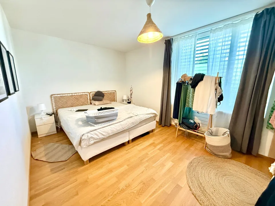 Appartement de 3.5 pièces de 100 mètres carré au rez-de-chaussée