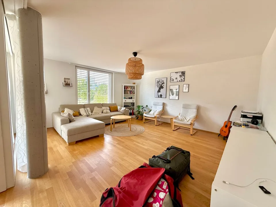 Appartement de 3.5 pièces de 100 mètres carré au rez-de-chaussée