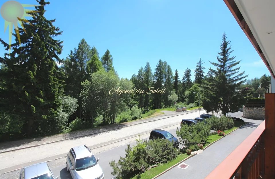 À louer à partir du 1er octobre 2026 ce vaste studio sud à proximité du centre de Crans !