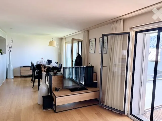 Grosszügige 2.5-Zimmer-Wohnung mit Balkon im Kreis 2, Zürich
