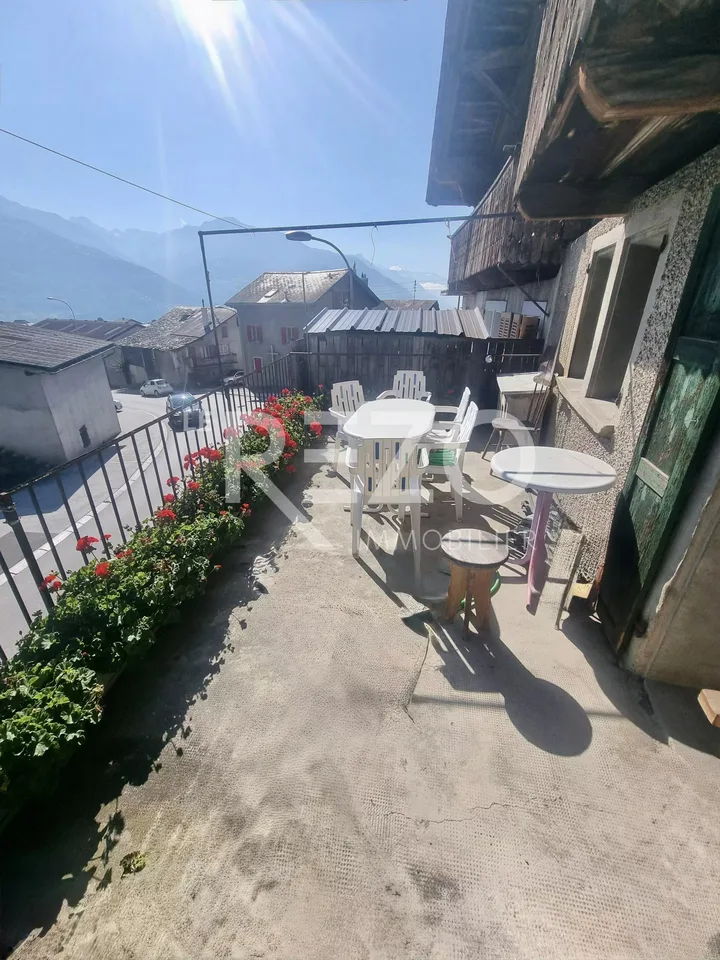 Casa a schiera con terrazza e seminterrato totale. Savièse, VS