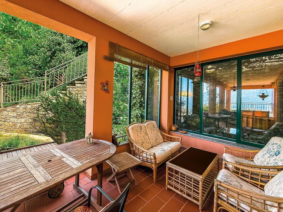 Traumhafte Villa in der Natur mit atemberaubendem Panoramablick – Foto 10 von 30