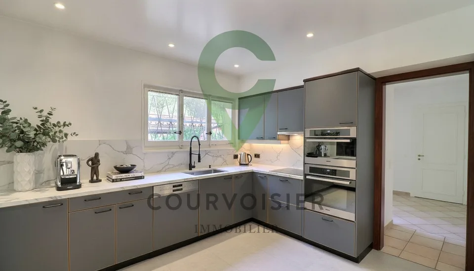 APPARTEMENT A RENOVER DANS PETITE PPE, VUE IMPRENABLE LAC ET ALPES