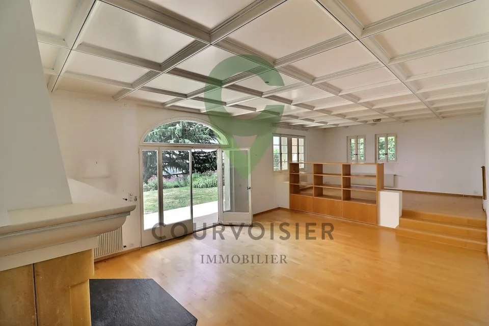 APPARTEMENT A RENOVER DANS PETITE PPE, VUE IMPRENABLE LAC ET ALPES