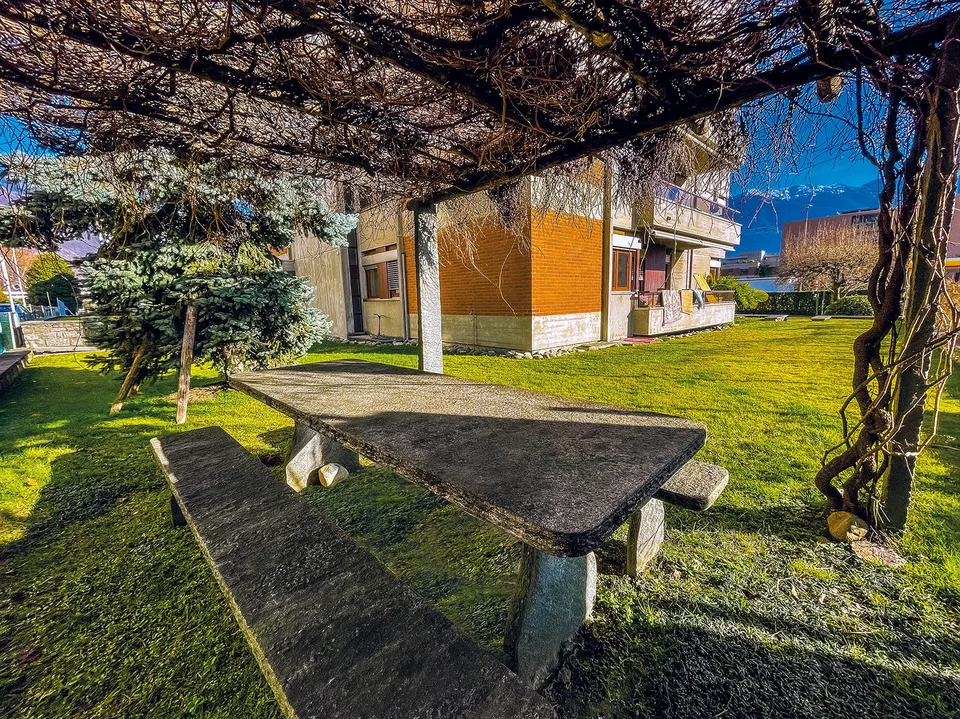 A due passi dal lago e dalla stazione di Minusio, grande e soleggiato 4.5 locali – photo 20 of 20