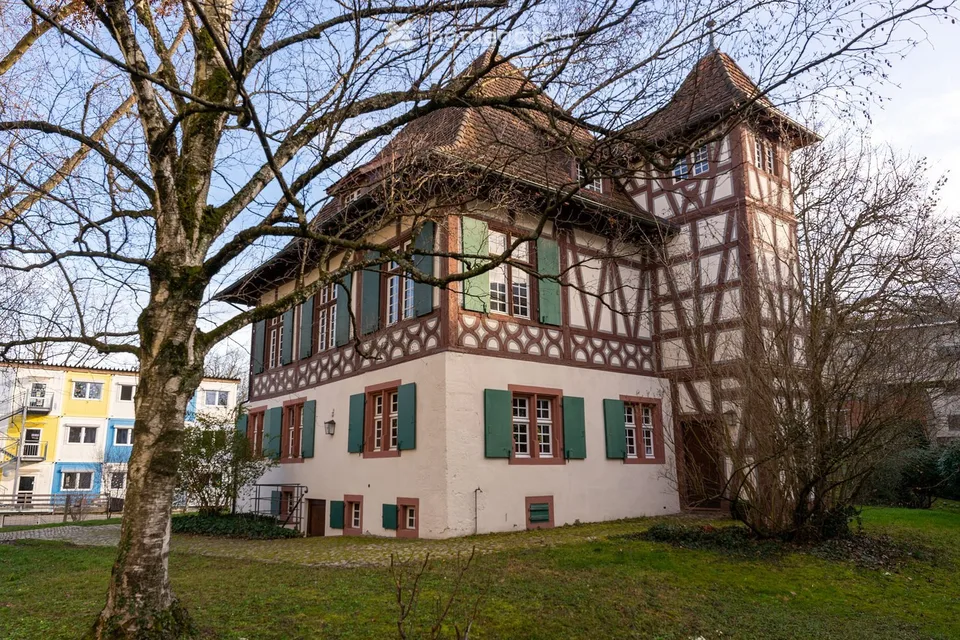 Arbeiten / Unterrichten in historischer Liegenschaft im Gundeli