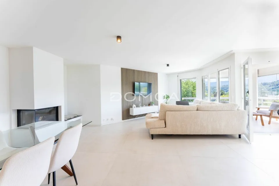 Mansarda 4,5 locali ristrutturata con grande terrazza - Luminosità, fascino e comfort!