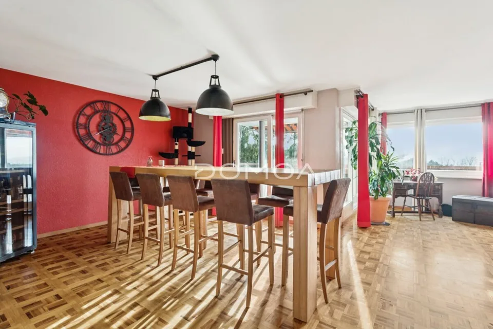 Außergewöhnliches Dachgeschoß mit Panoramaterrasse im Herzen des Großraums Freiburg
