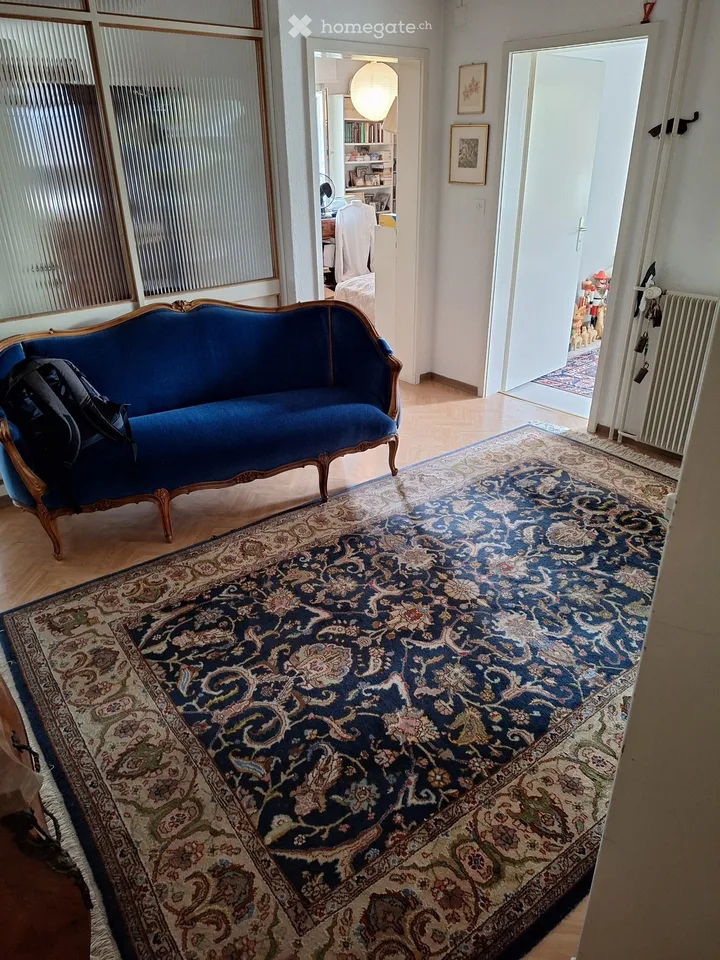Appartamento 4.5 locali economico con balcone e bella vista a Tann
