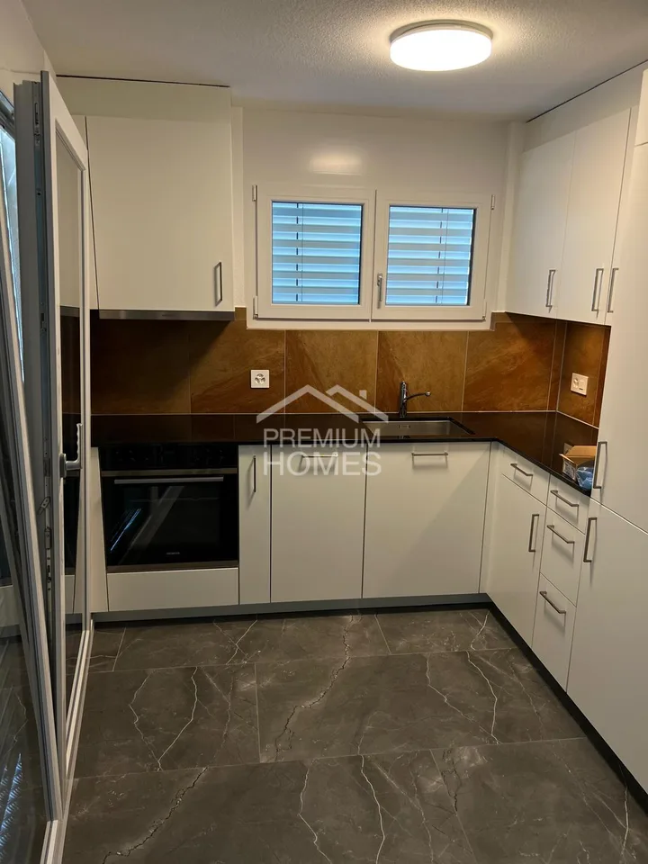 Casa di 4 famiglie completamente affittata - investimento di capitale sostenibile