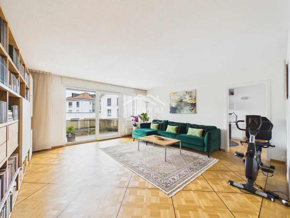 Stylish duplex residence with private garden
