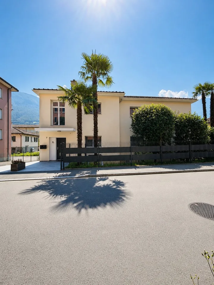 ESCLUSIVA CASA UNIFAMILIARE IN POSIZIONE PRIVILEGIATA A BELLINZONA